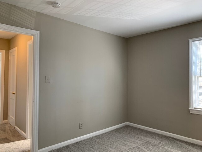 Building Photo - Four Seasons Area, 3 Bedrooms Plus Office, Fire Place, Convenient to Mall & Interstates.