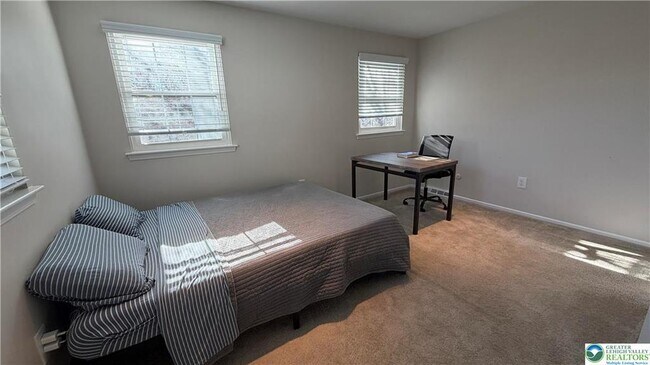 Building Photo - 639 Heather Ln