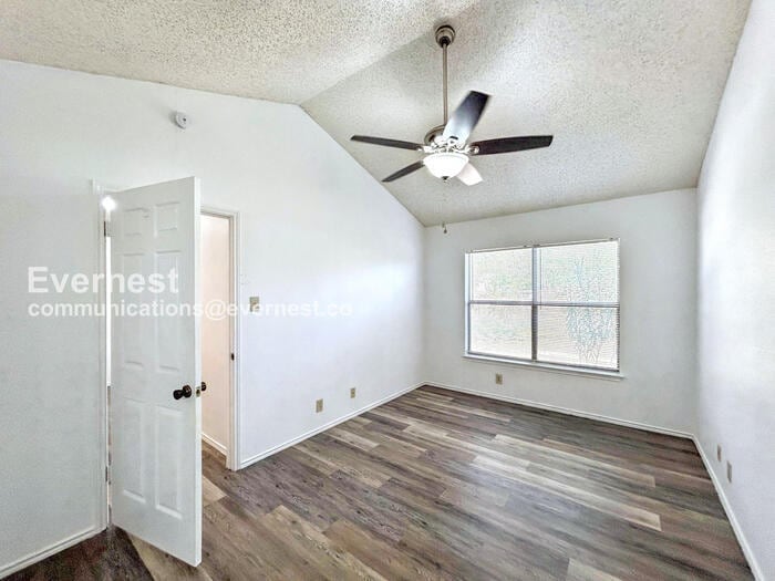 Building Photo - 10207 Raven Field Dr