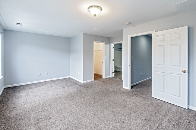 Building Photo - Middletown - 3 bedroom, 2.5 bath townhome