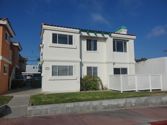 Building Photo - 3207 S El Camino Real