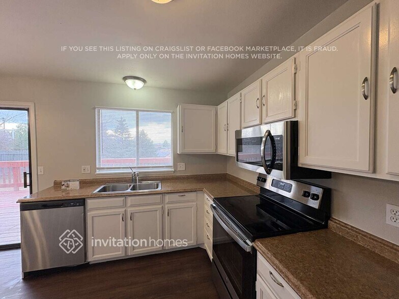 Building Photo - 1425 S Olathe Way