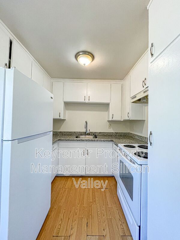 Building Photo - 5719 Via Monte Dr