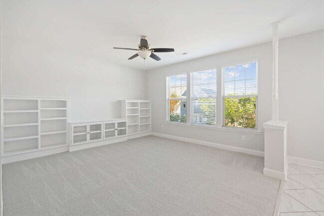 Building Photo - Welcome Home: Spacious 3-Bedroom Retreat i...