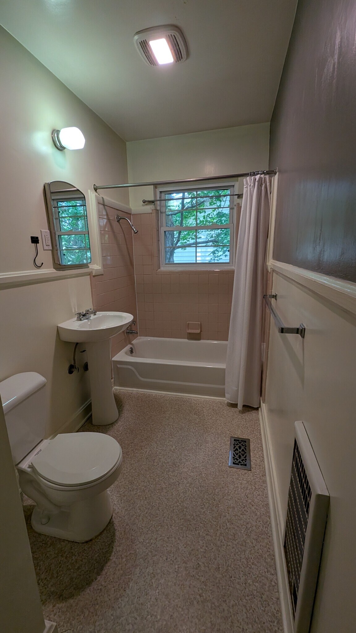 Bathroom - 104 S Germantown Rd