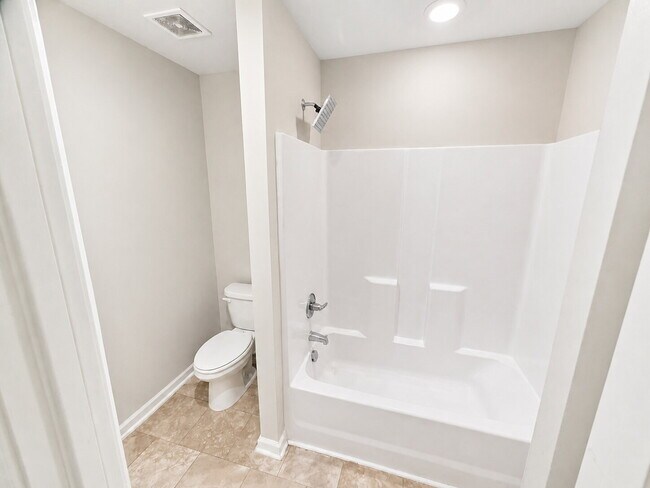 Building Photo - 721 Tanager Ln