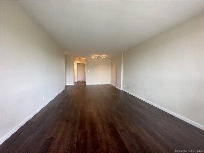 Building Photo - 91 Strawberry Hill Ave