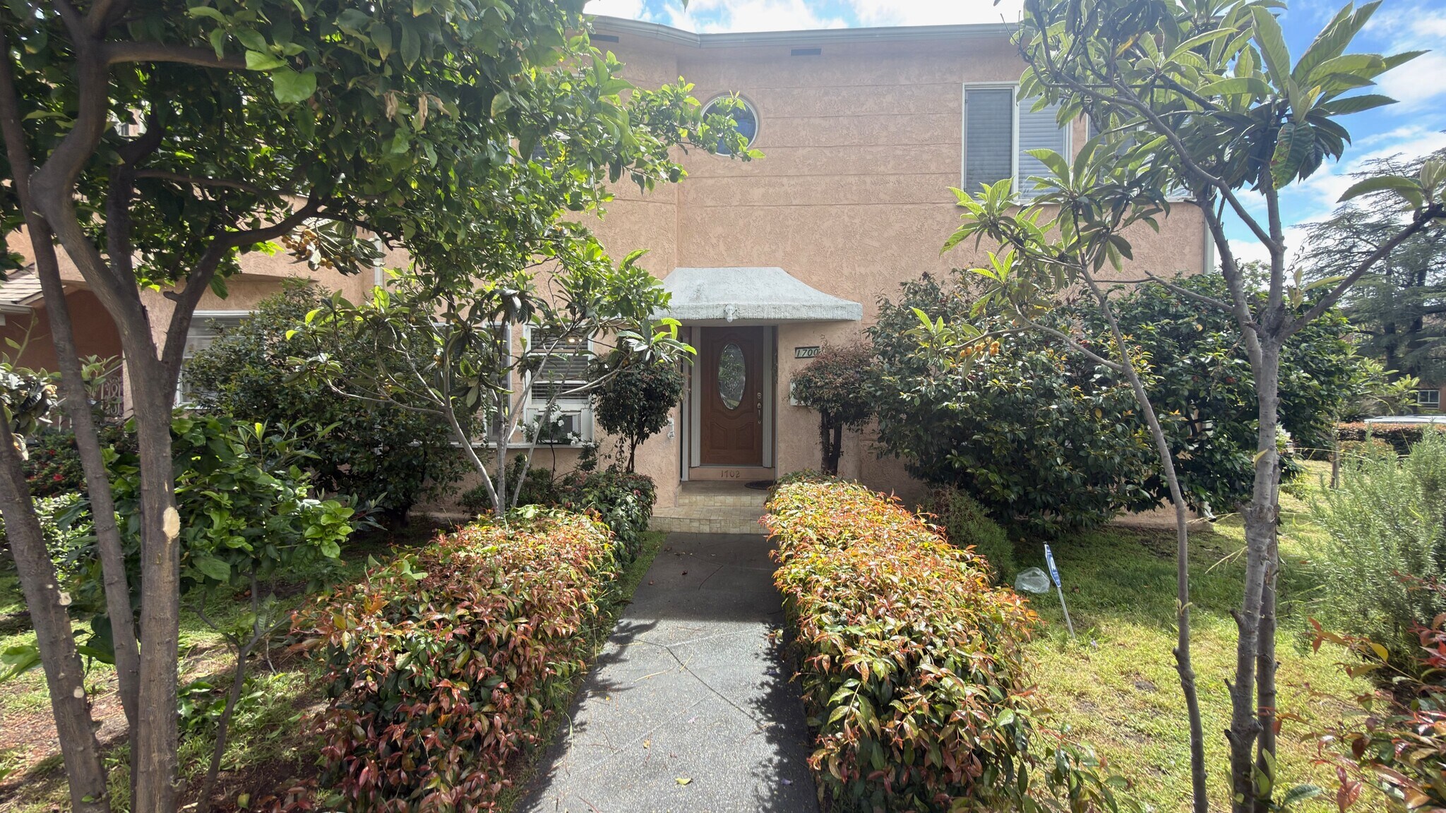 Building Photo - 1700 Don Carlos Ave