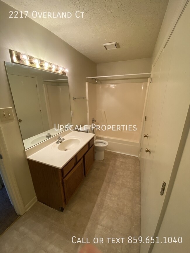 Building Photo - 2217 Overland Ct