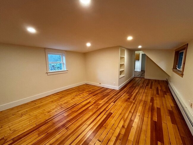 Building Photo - 46 Elm St