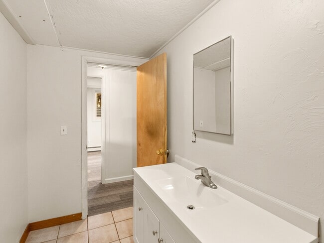 Building Photo - 515 S 11th Ave