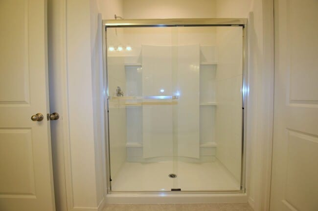 Building Photo - Practically new 4 bed 3 bath home in Mission Royale!