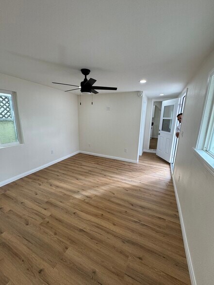 Living space - 833 Sartori Ave