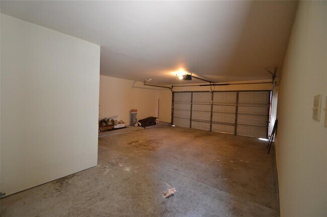 Building Photo - 15927 Tumbling Rapids Dr