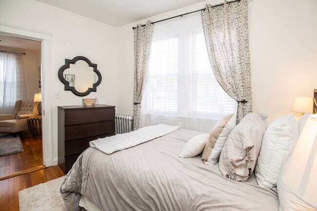 Building Photo - 183 Kent St