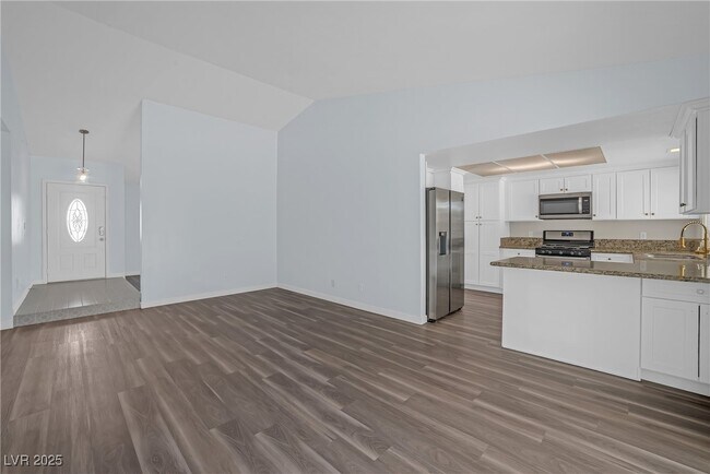Building Photo - 727 Barrie Ct