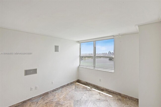 Building Photo - 650 West Ave