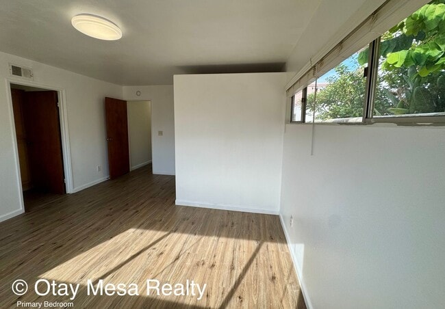 Building Photo - Spacious 3BR Home with Garden Beds & Pet-F...