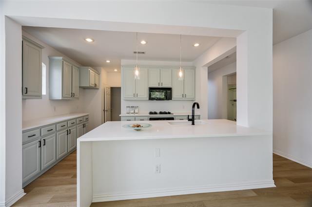 Building Photo - 1700 Van Landingham Dr