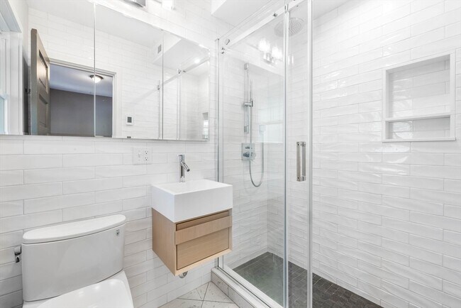 Building Photo - 22 Clarendon Ave