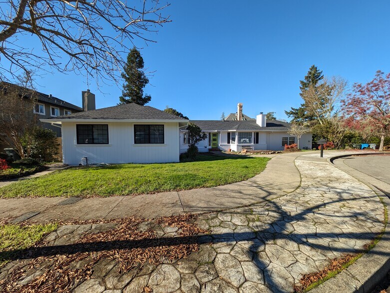 Building Photo - 4977 Hoen Ave