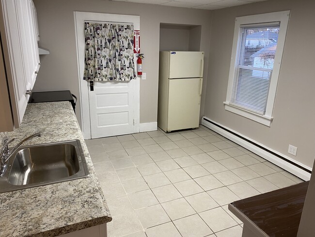 Building Photo - 123 Main St