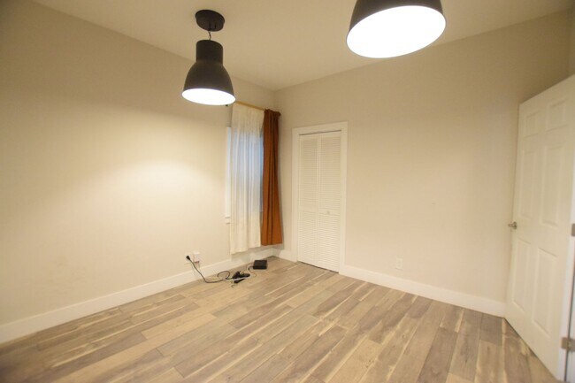 Building Photo - Stylish Oakland Retreat – 3BR, 2BA + Huge ...