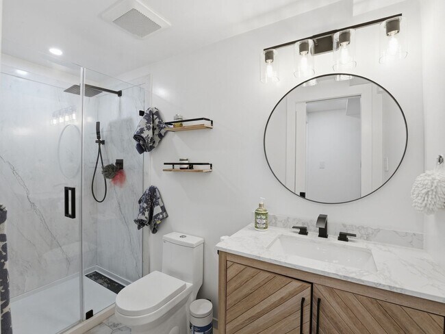 Building Photo - Freshly Refined Home with Generous Space and Timeless Appeal