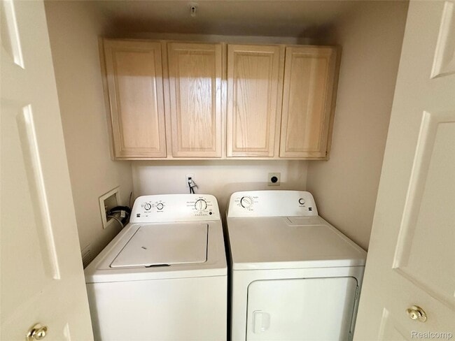 Building Photo - 29419 Glen Oaks Blvd E