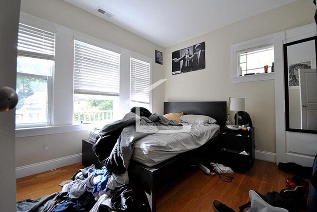 Building Photo - 9/1 Renovated 4BR/2BA near Oak Sq, Mass Pike, Brighton Ctr!