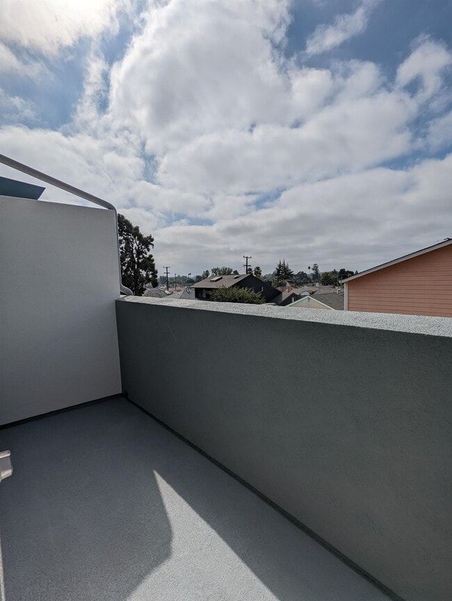 Building Photo - 9877 MacArthur Blvd