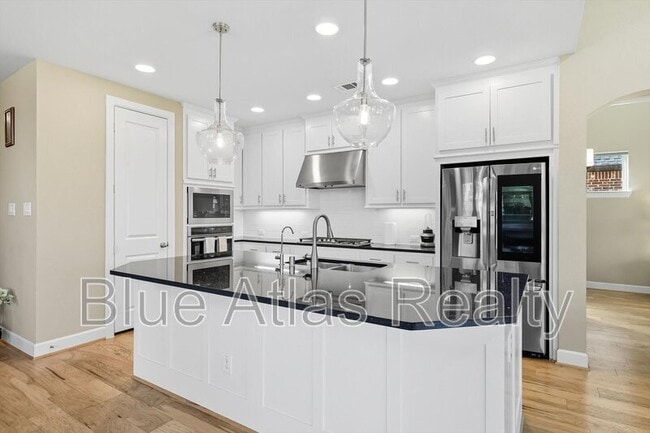 Building Photo - 4983 Stornoway Dr