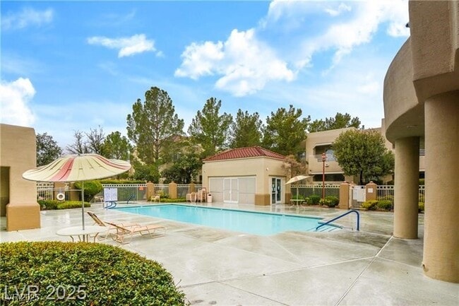 Building Photo - 1900 Tierra Vista Dr