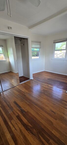 Building Photo - 1530 N Ave 45