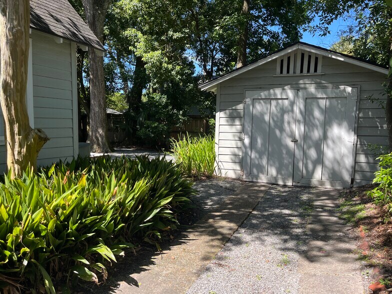Building Photo - 2140 Arcadia Pl