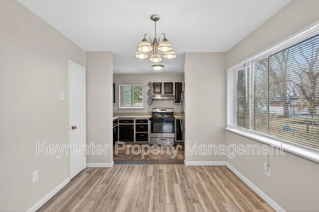 Building Photo - 900 Paddock Dr