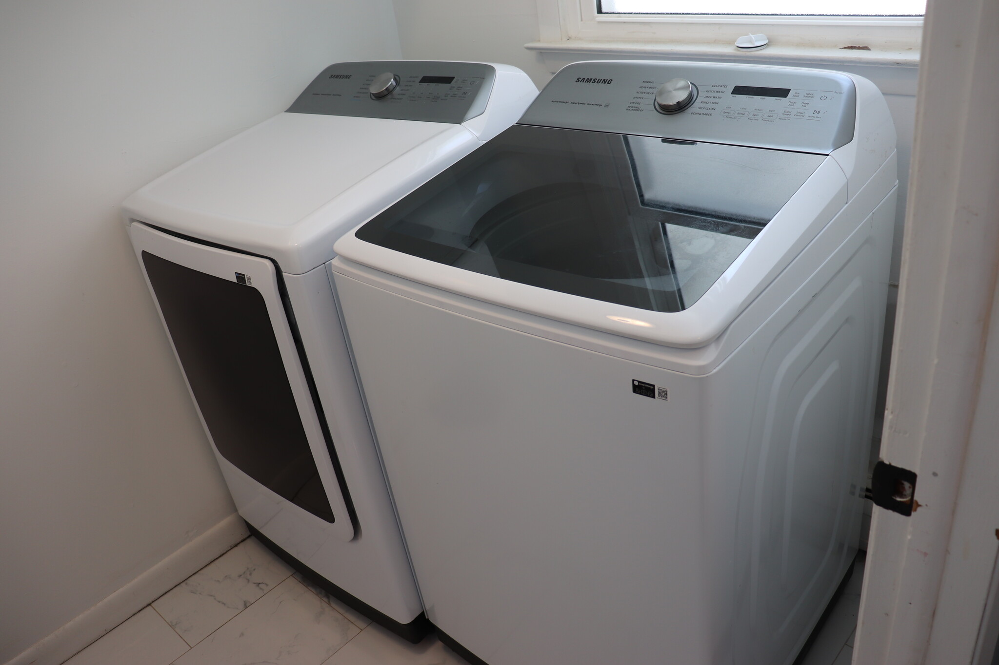 Building Photo - 442 Surrey Ln