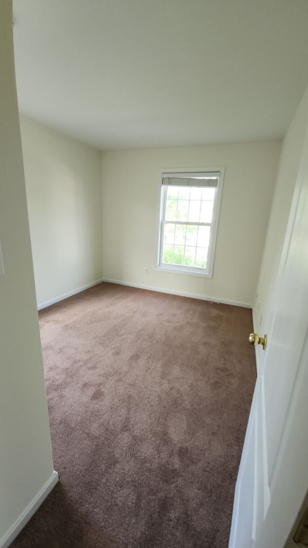 Building Photo - Spacious, Large, Luxury 3 Bedroom End - Unit Townhouse in Hockessin, Delaware