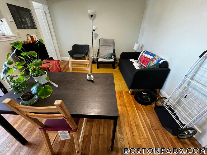 Building Photo - 402 Highland Ave