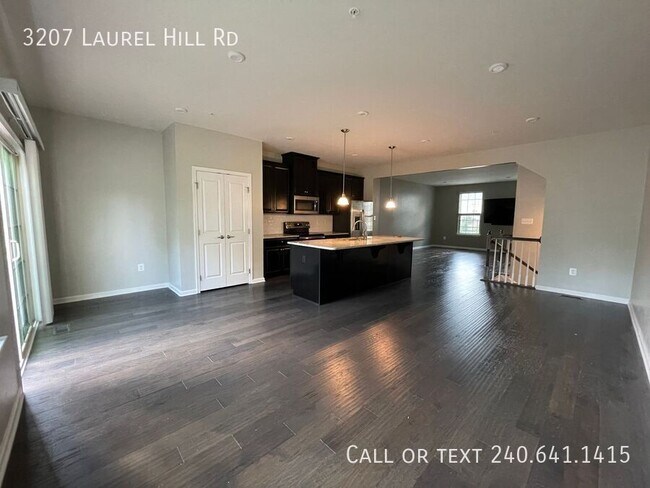 Building Photo - 3207 Laurel Hl Rd