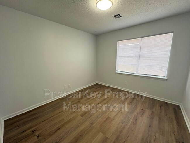 Building Photo - 3009 Montwood Ct