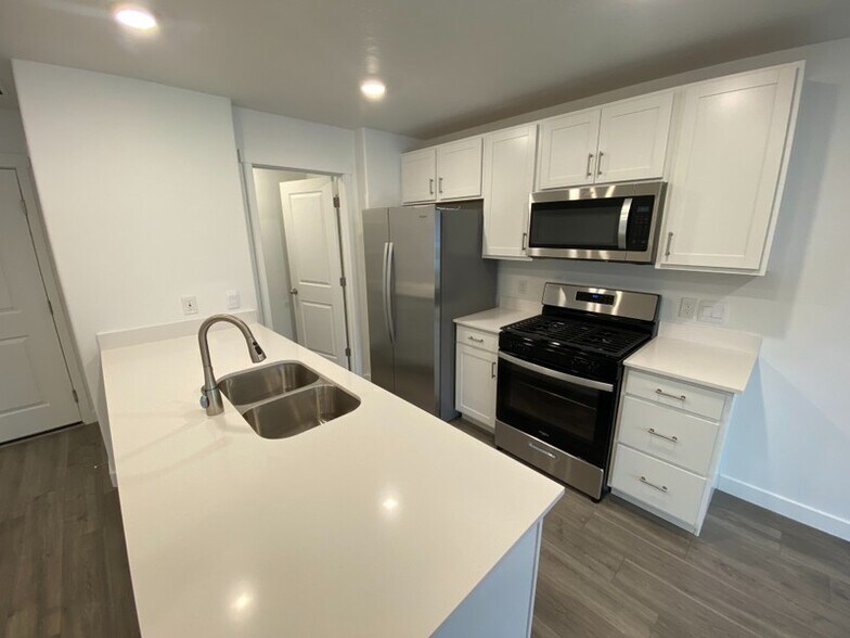Building Photo - 3953 W Yonex Dr