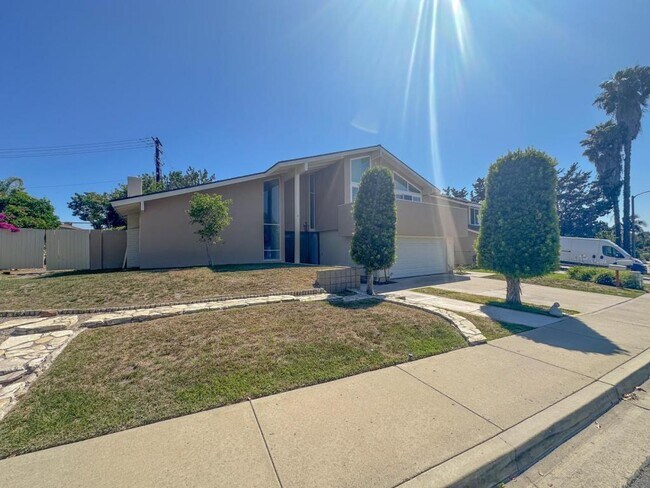 Building Photo - 25512 Maximus St