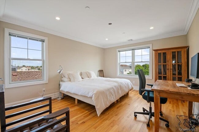 Building Photo - 545 E Fulton St