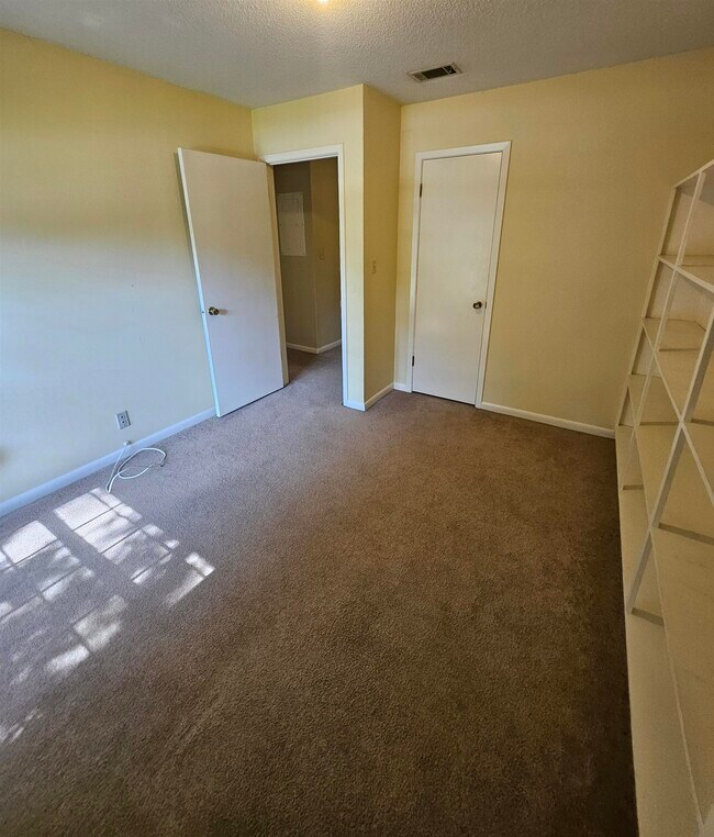 Building Photo - 1541 Woodgate Way