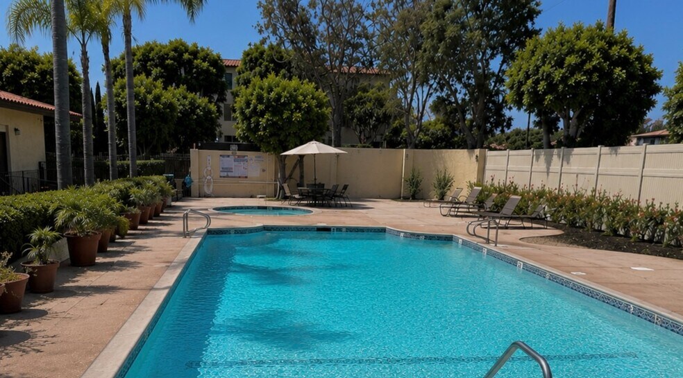 Building Photo - 12720 Burbank Blvd