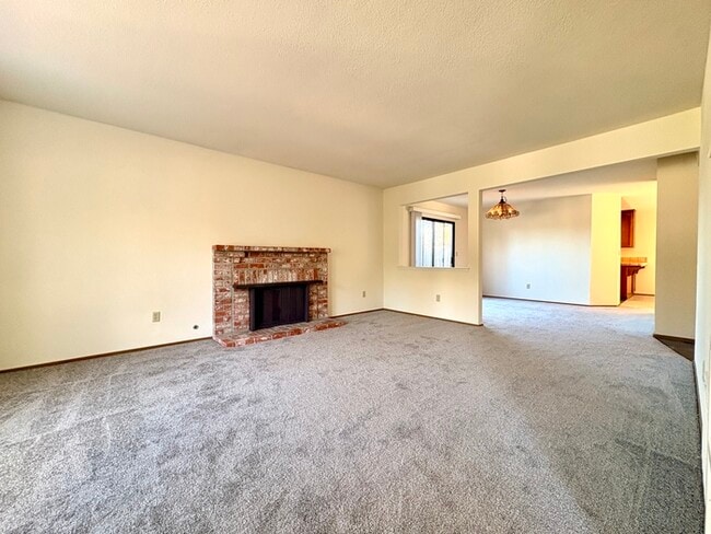 Building Photo - Beautiful Well Kept 3 bedroom for Rent - Folsom