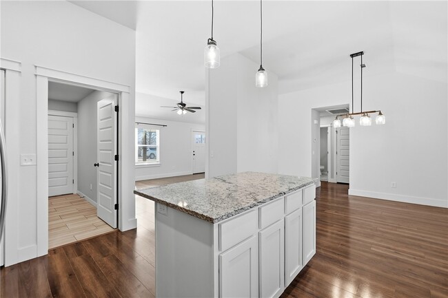 Building Photo - 14 Drew Ln