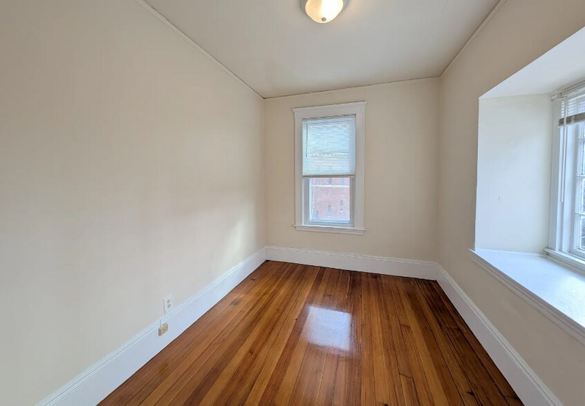 Building Photo - 14 Sanborn Ave