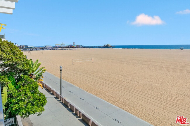 Building Photo - 1341 Palisades Beach Rd